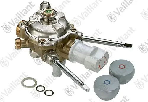 Vaillant Wasserschalter mit zwei Steuerknöpfen. Es sind Anschlussmöglichkeiten für Wasserleitungen sichtbar. Der Schalter weist eine metallische Oberfläche auf.